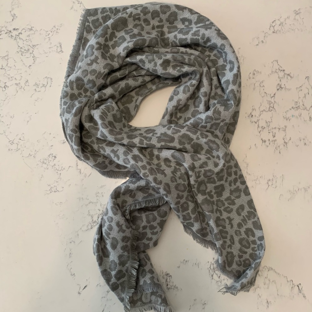 Grey Leopard Apt 9 Scarf